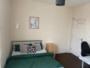 Double Room in Cv1 with en-suite bathroom